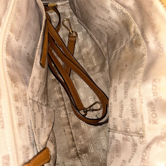 Medium Saffiano Leather 2-in-1 Tote Bag - Picture 4 of 10